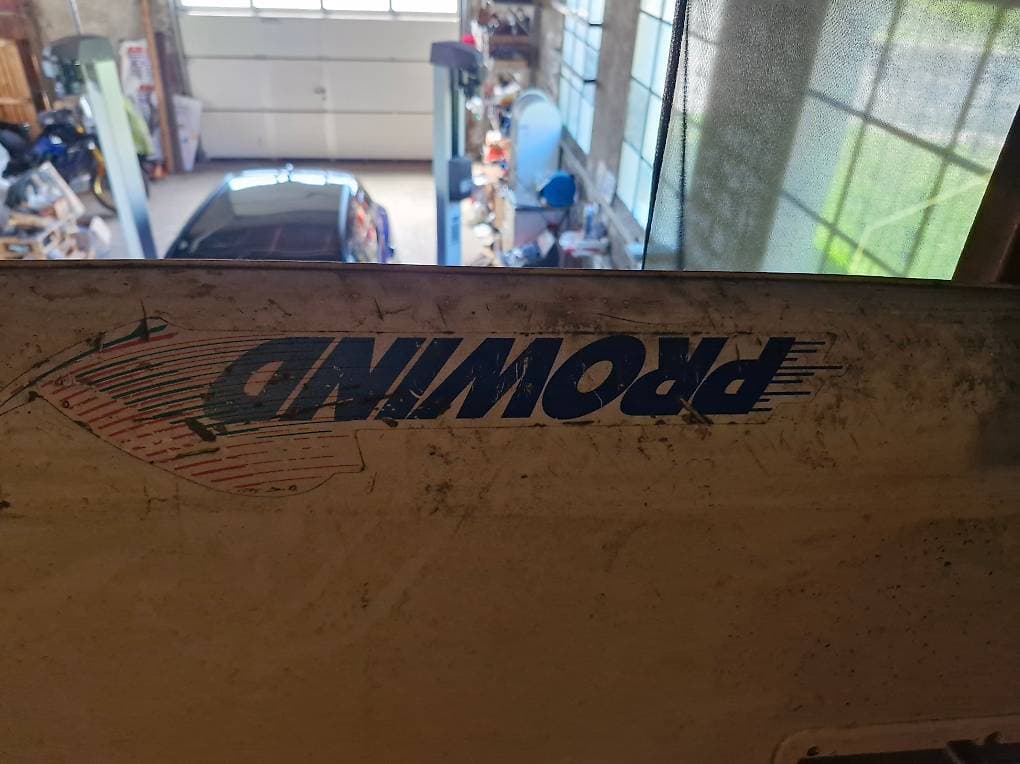 Planche à voile Prowind , avec tout le materiel, 2 voiles.