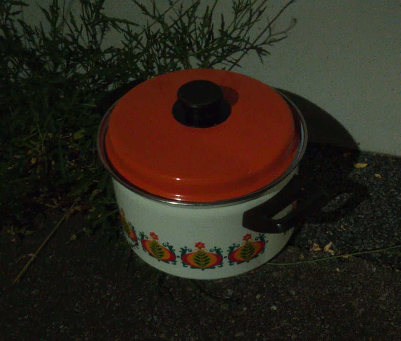 Grosser Emailletopf