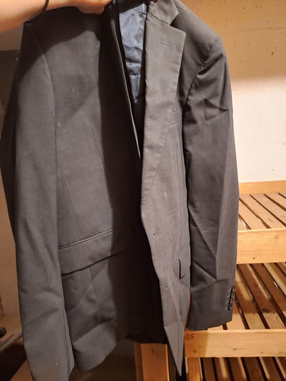 Verschiedene Kleidung und Sportartikel