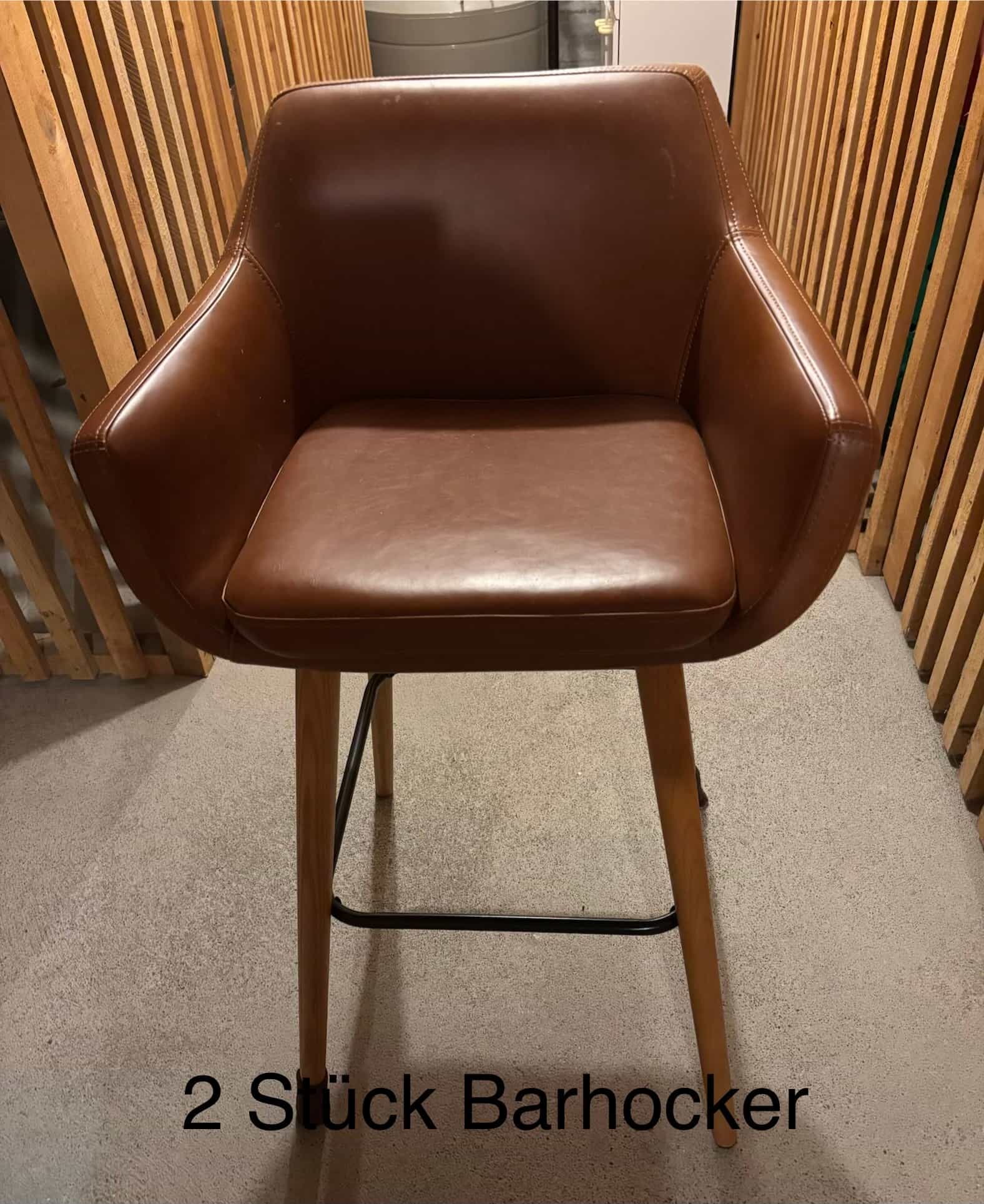 2 Barhocker, braun Kunstleder