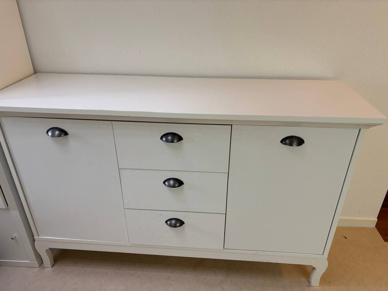 Weisse Kommode 140x90x45cm