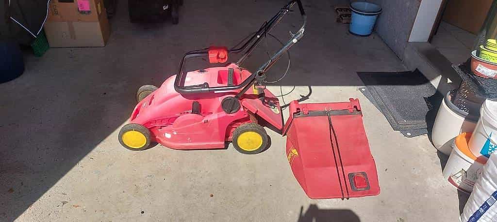 Tondeuse électrique à réparer/pour pièces