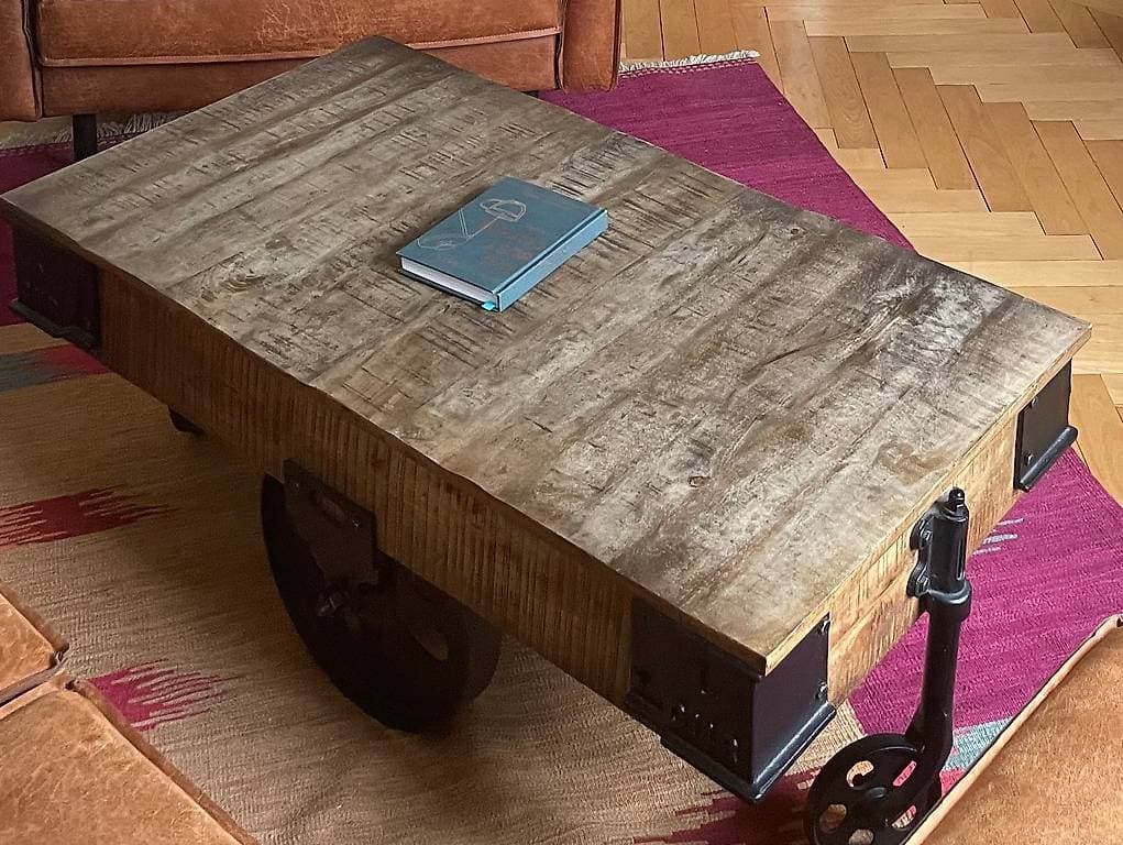 Couchtisch Industrial Style mit Rädern