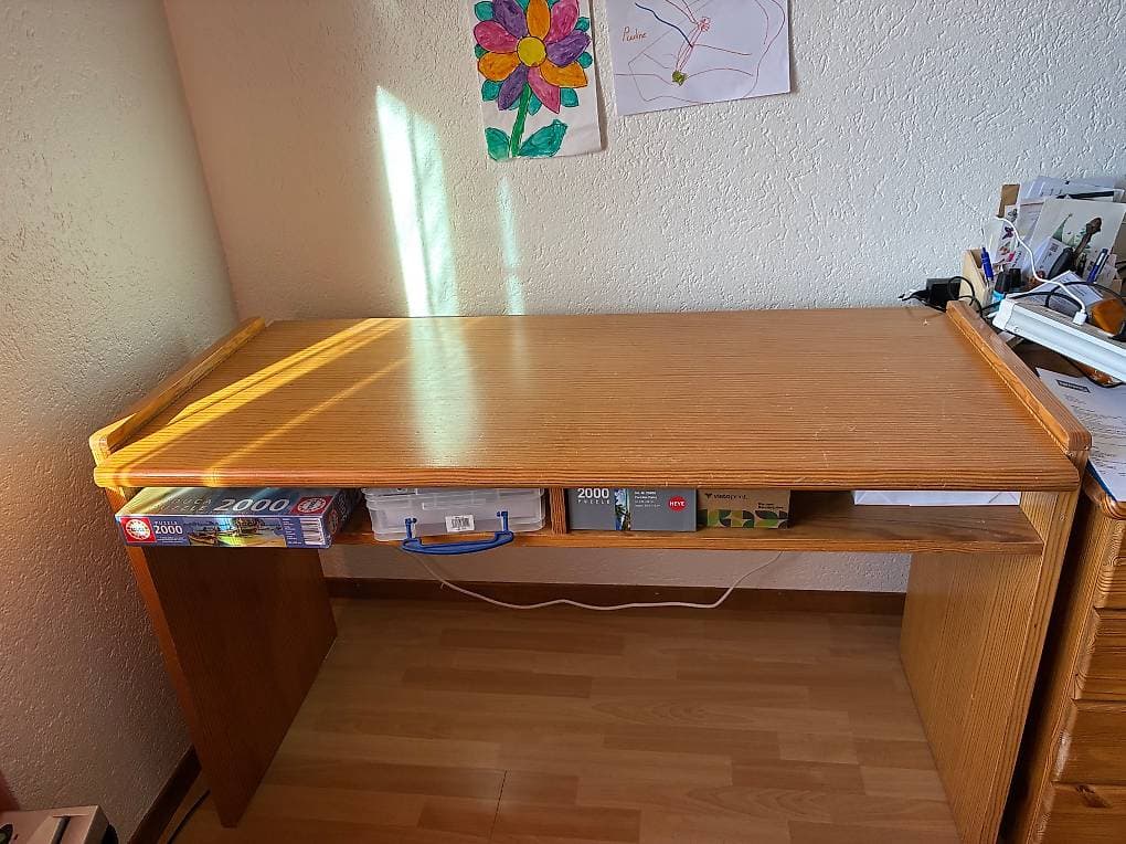À DONNER BUREAU EN TRÈS BON ETAT
