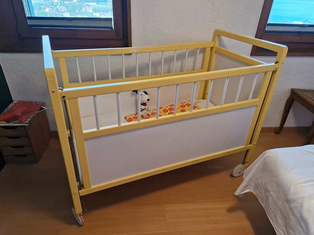 Kinderbett mit Rädli