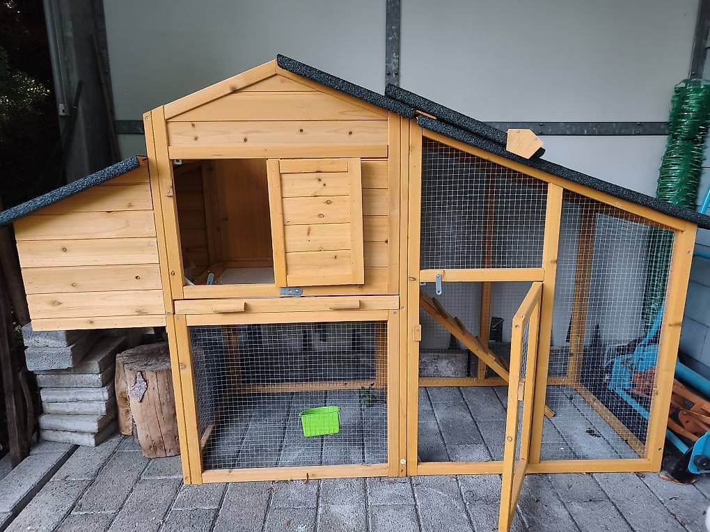 Hühner oder Wachtelstall in gutem Zustand