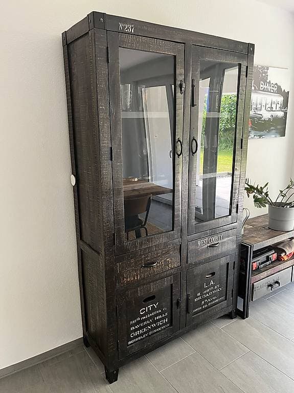 Mangoholzvitrine