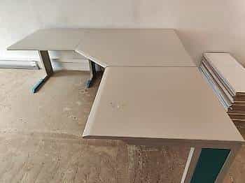 A donner bureaux avec meubles de rangement