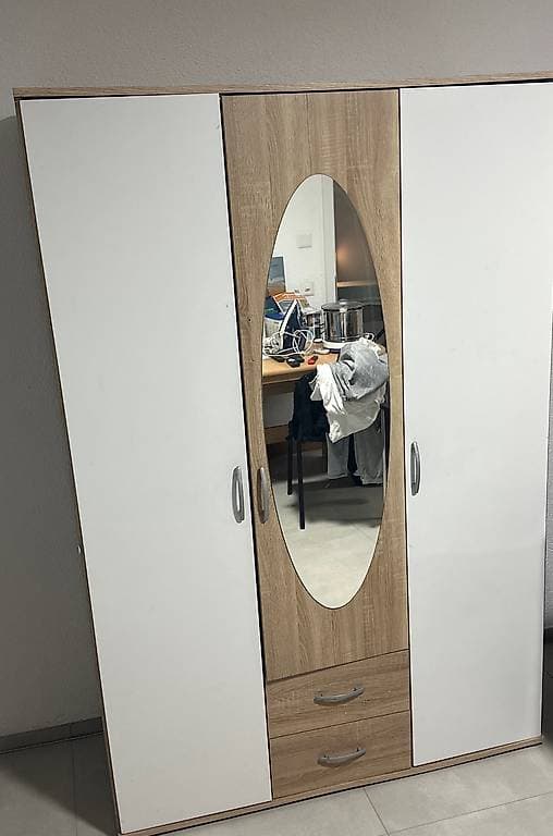 Kleiderschrank