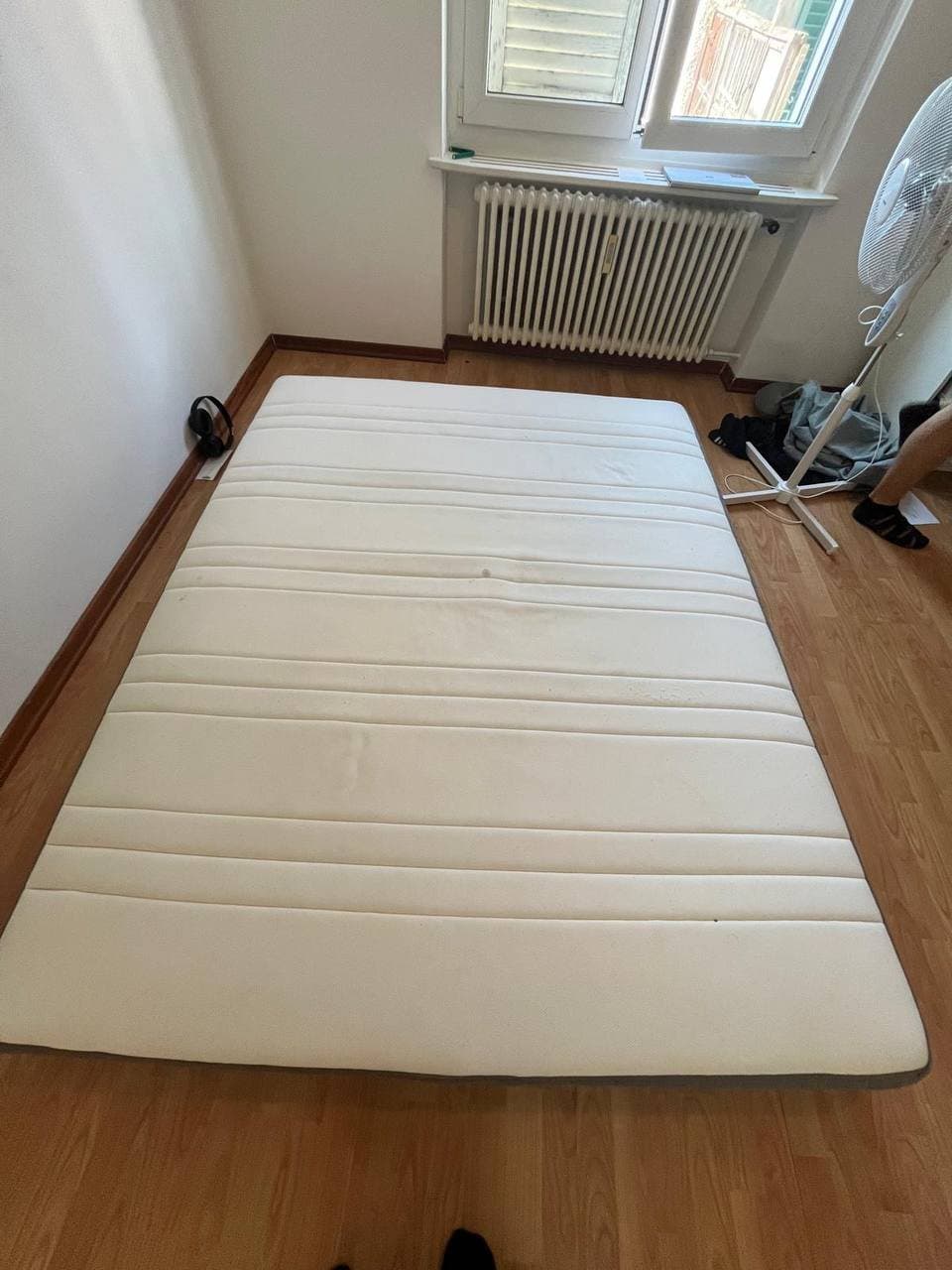 Bett und Matratze 160 x 200 cm mit Lattenrost