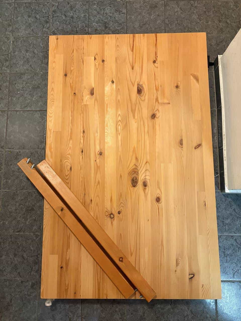 Holztischplatte mit 4 Tischbeinen