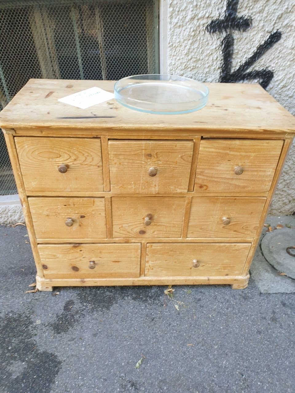 Holzkommode zum Mitnehmen
