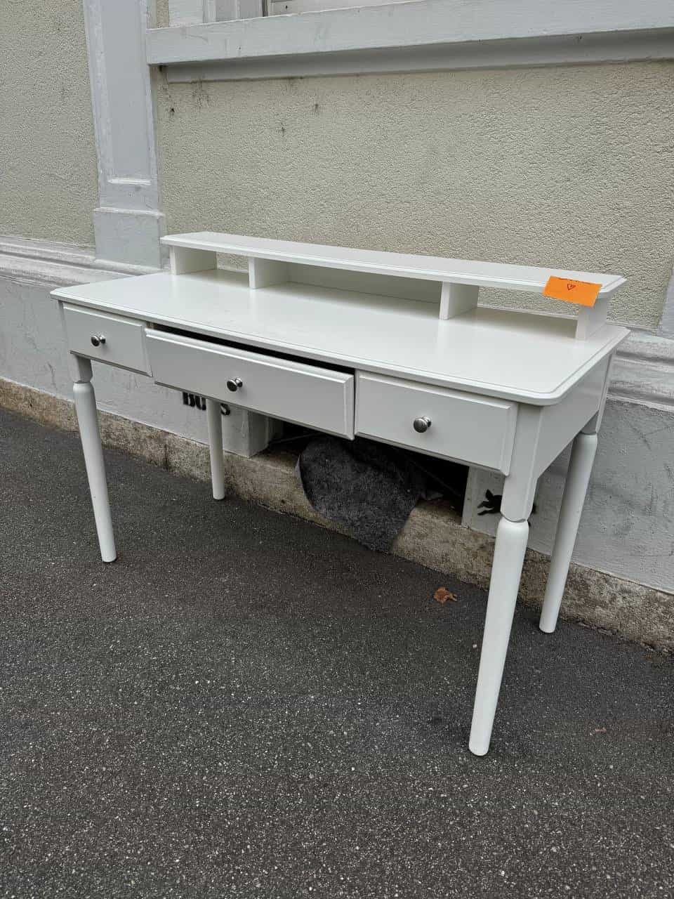 Weisser Schreibtisch mit Aufsatz
