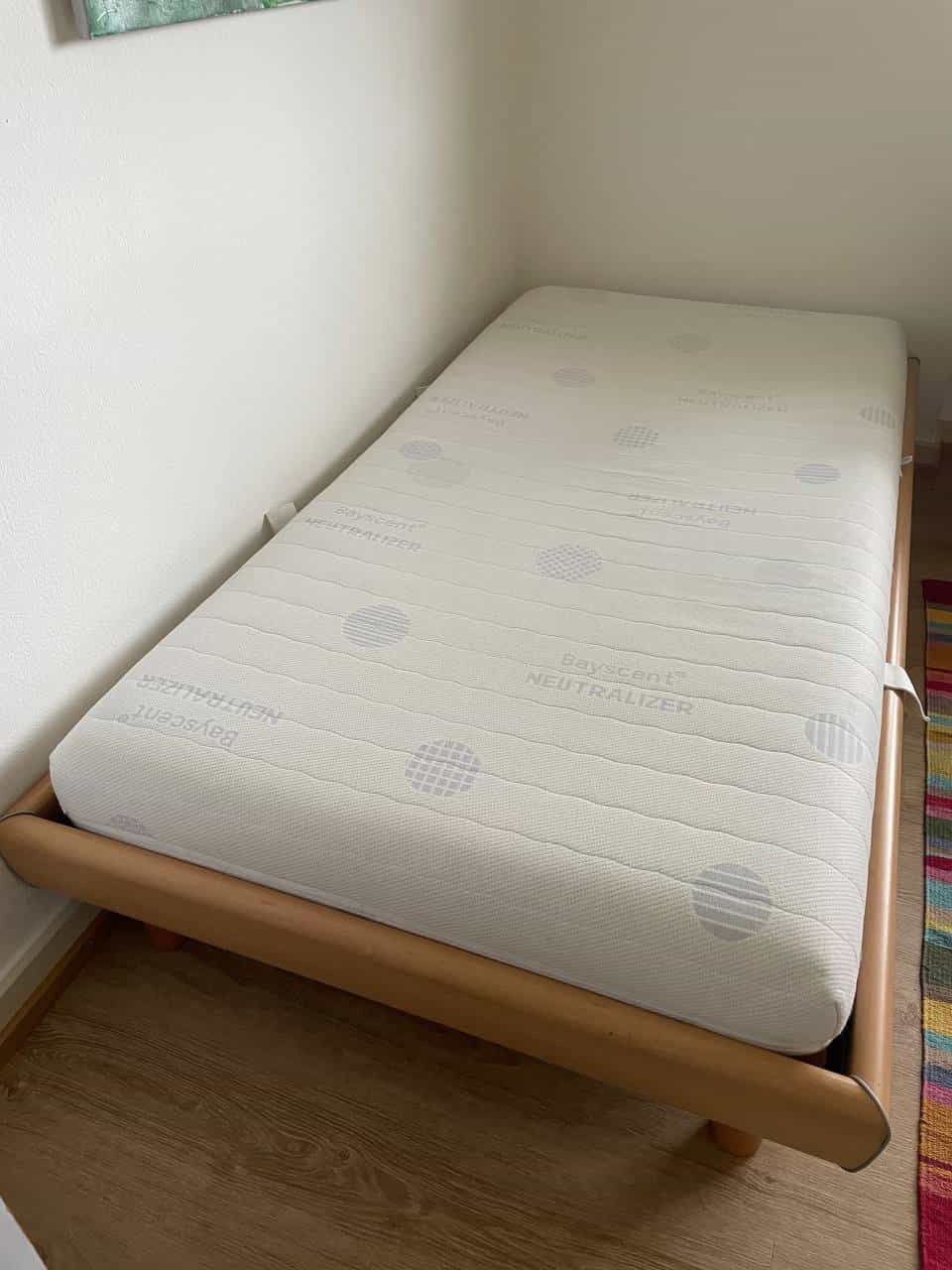 Bettgestell 100x200 mit Matratze und Lattenrost