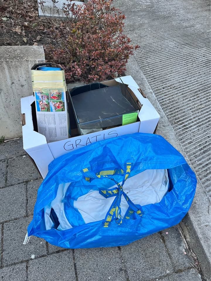 Gratis: Mini Aquarium Cube, Babypool, Pool mit 4 Sitzen