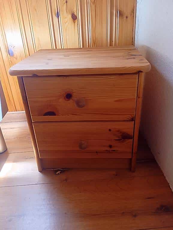 2 tables de nuit à donner