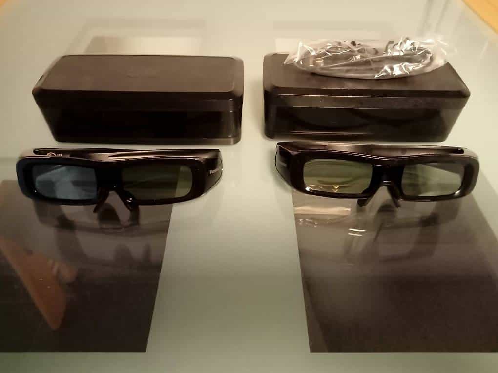 2 paires de lunettes 3D pour téléviseurs avec la fonction 3D
