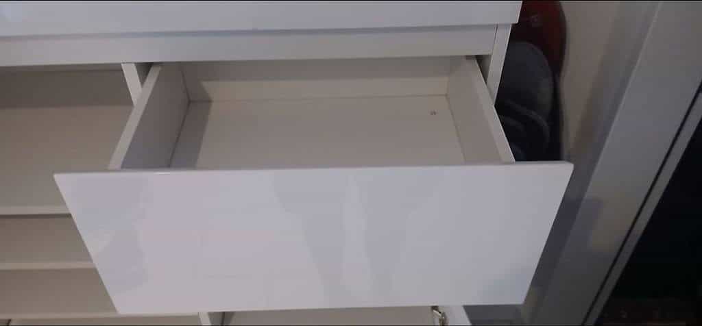 Schuhschrank in weiss / Hochglanz / guter Zustand