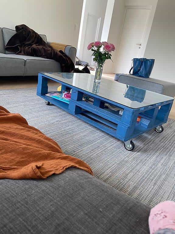 Table basse en palettes bleue