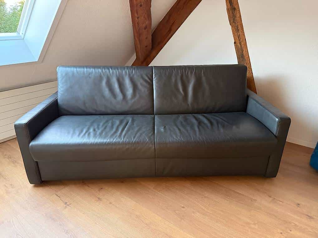 À donner Canapé-lit cuir noir À enlever de suite