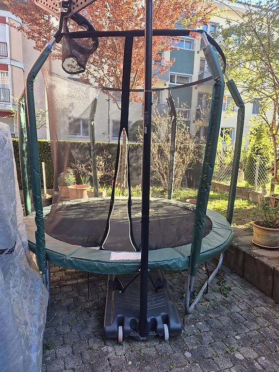 Trampolin & Basketballkorb