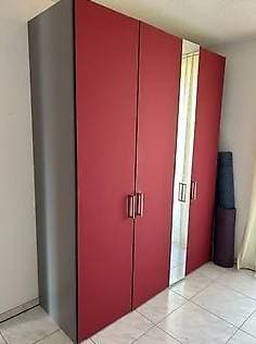 Gratis: Schrank rot 4 türig