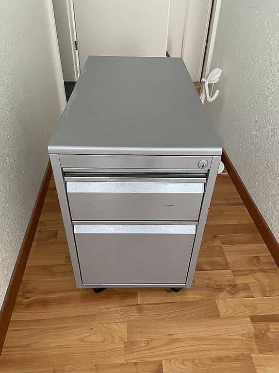 2 Rollcontainer/Korbusse gratis abzugeben