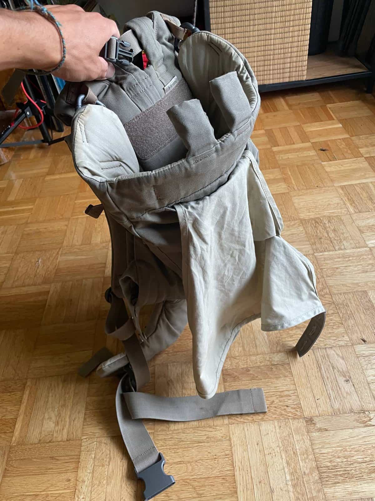 Stokke Babytrage Grau/Braun zu verschenken