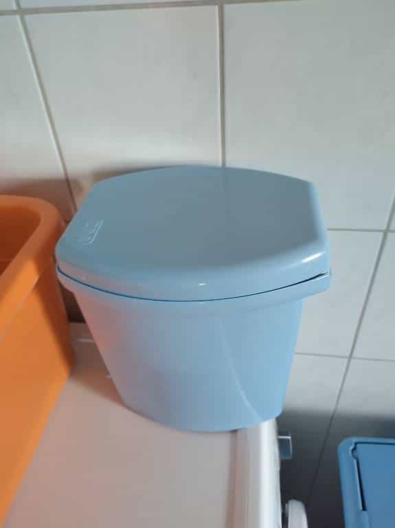 Petite poubelle bleu