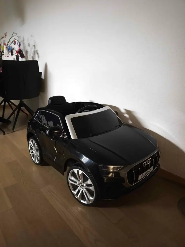 (Pending) Elektroauto für Kinder Audi Q8