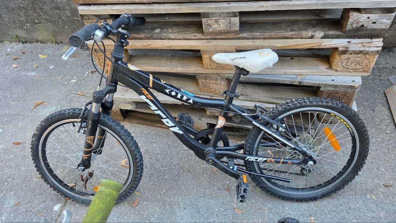 Zwei Fahrräder zu verschenken