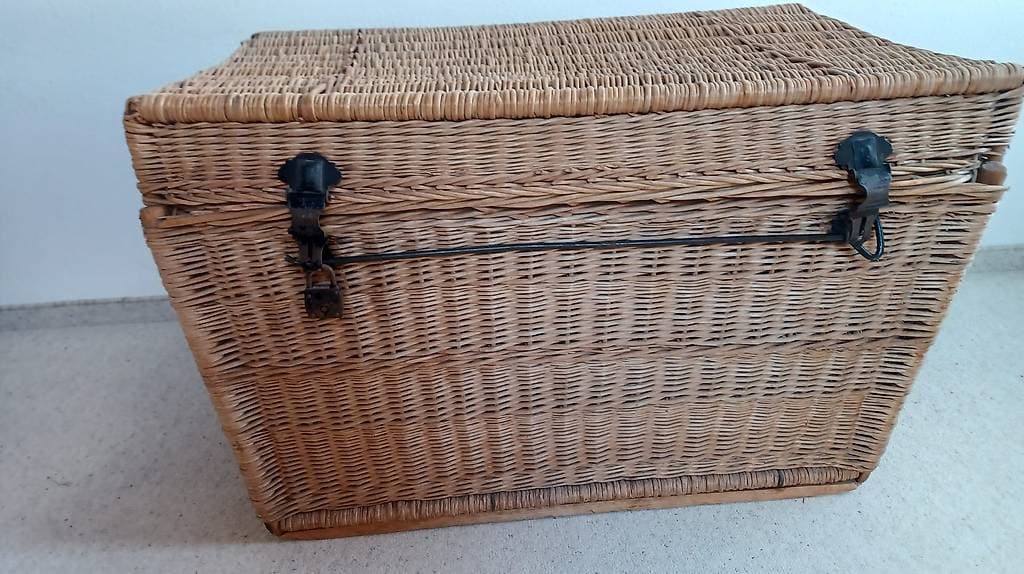 Aufbewahrungs-Truhe geflochten, mit Deckel
