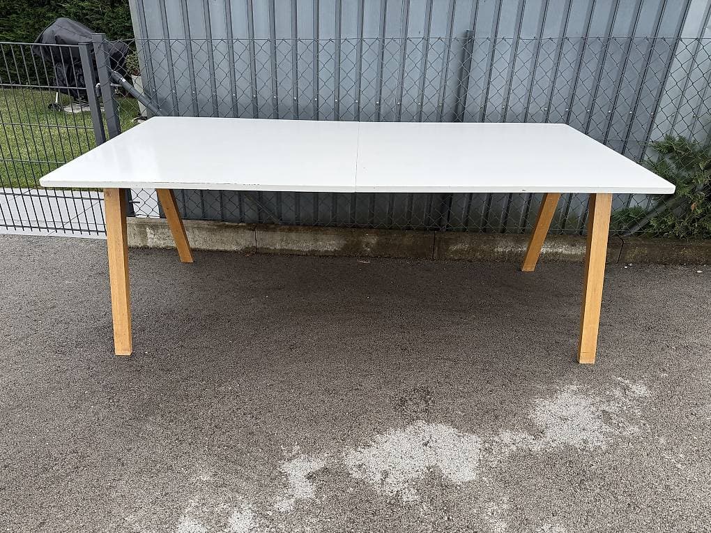 Table à rallonge et 2 chaises