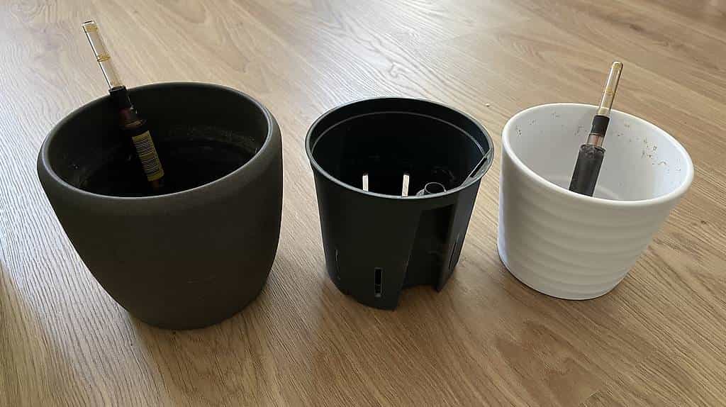 À donner 2 pots d'hydroculture