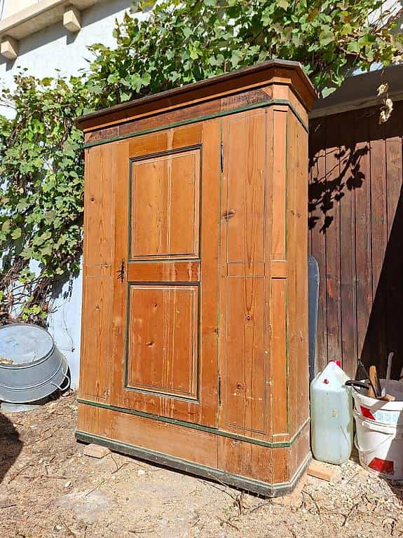 Armoire antique