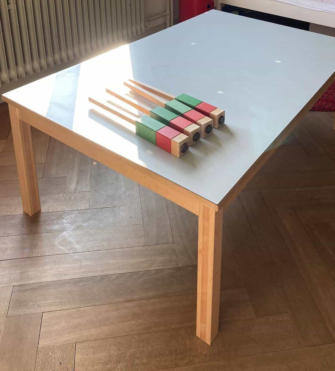 Höhenverstellbarer Basteltisch für Kinder