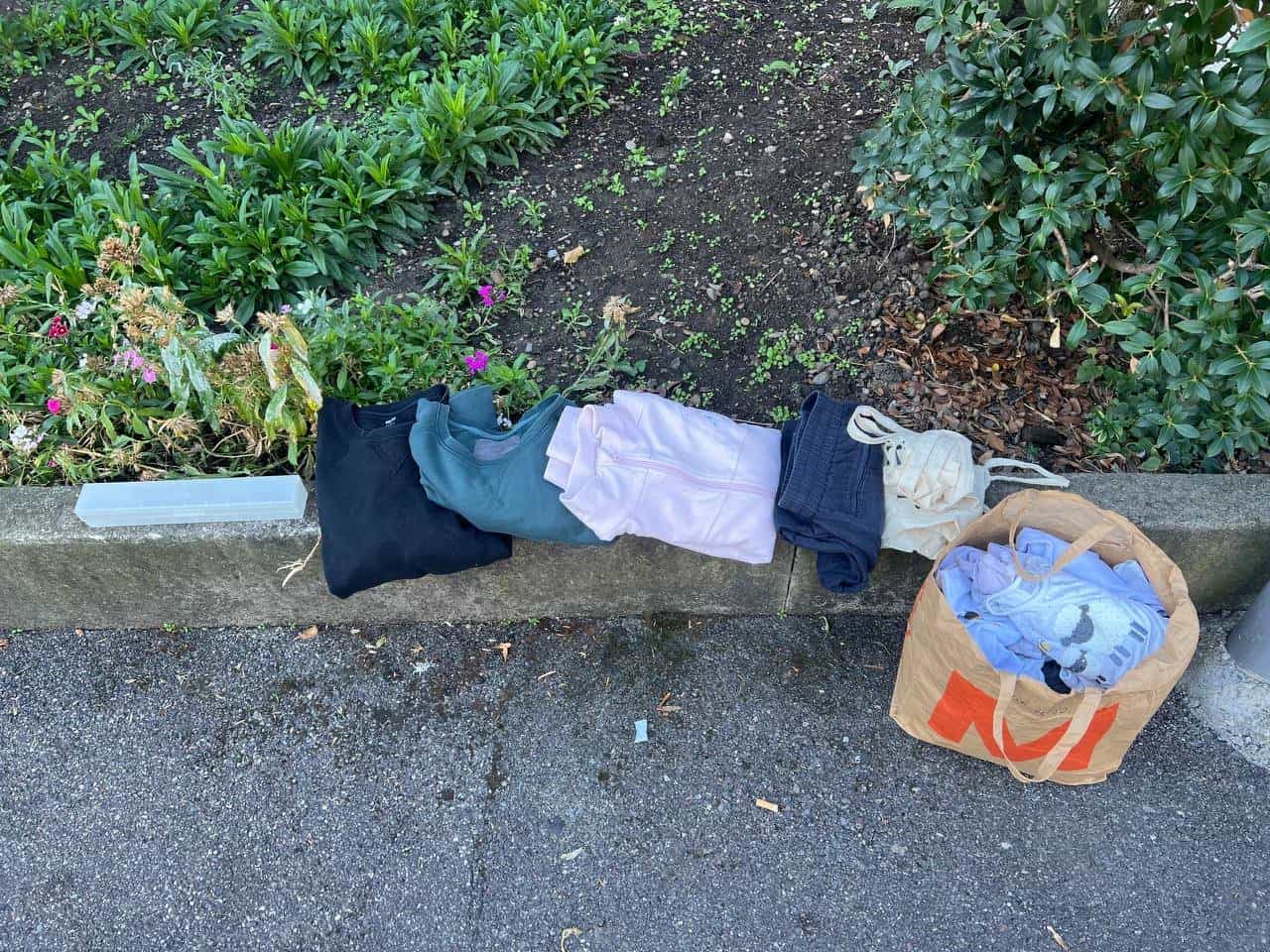 Kleidung und Babysachen gratis