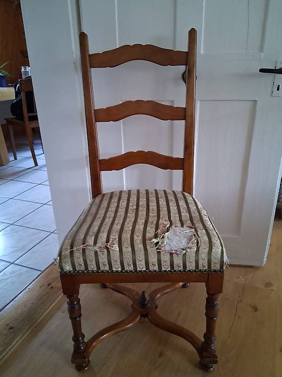 5 Stühle zum neu polstern