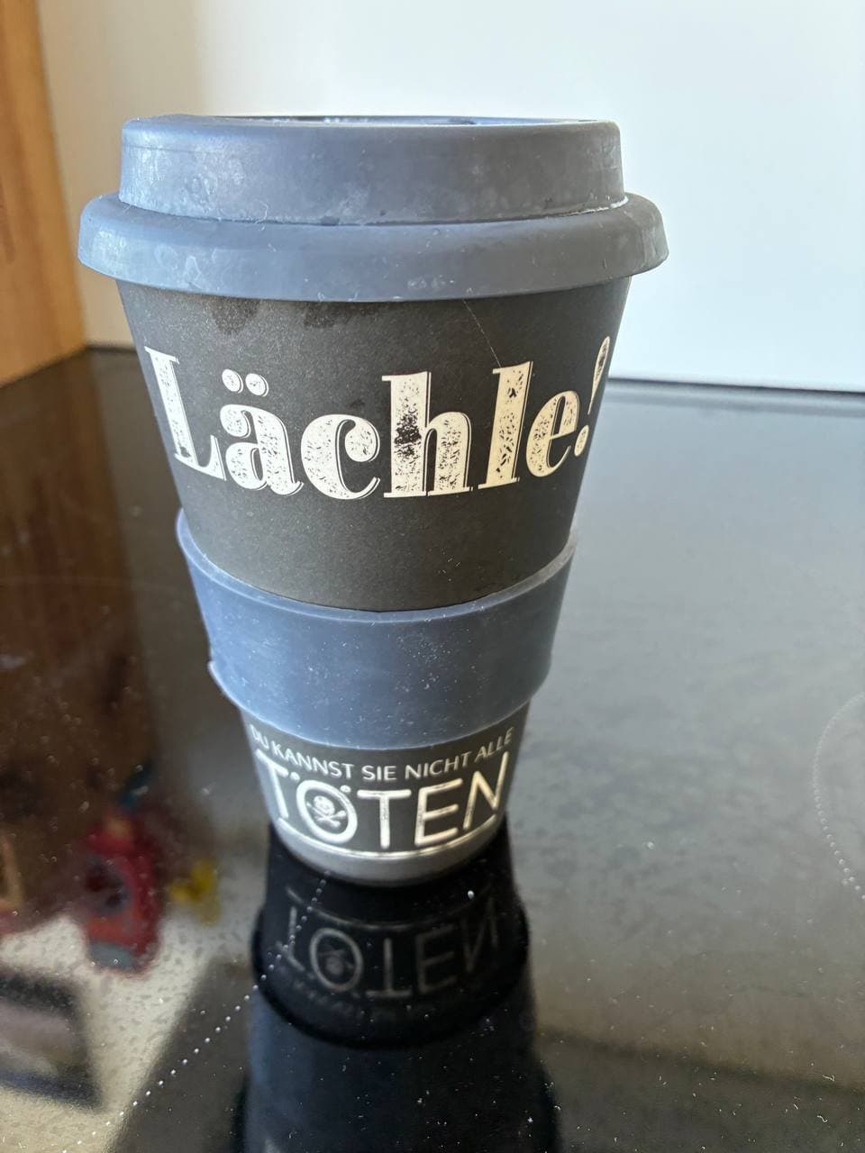 Verschiedene Behälter und Dosen