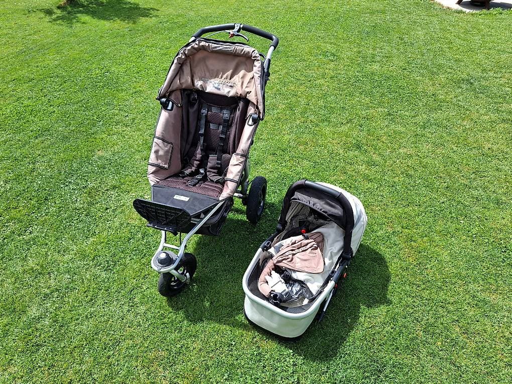 Kinderwagen mit Zubehör zu verschenken