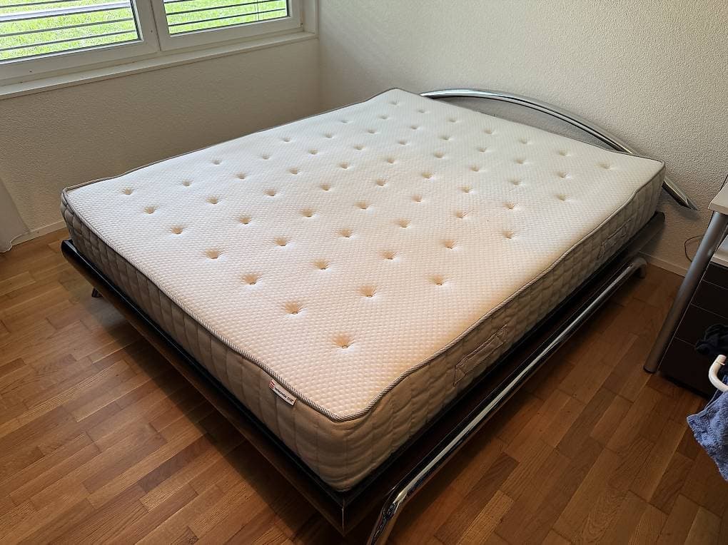 Bett 160cm inkl Matraze Gratis