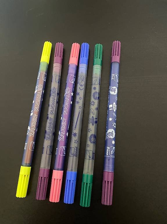Stylos feutres avec petite et grosse pointe