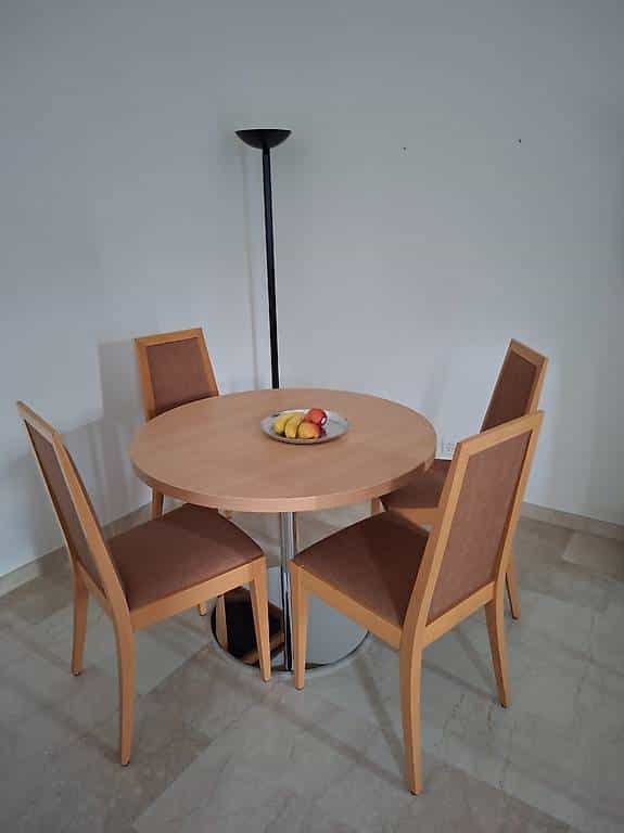 Holzstühle