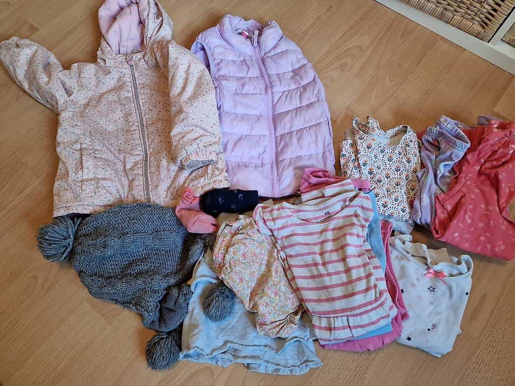 Div. Mädchenkleider für ca. 3-4 Jährige