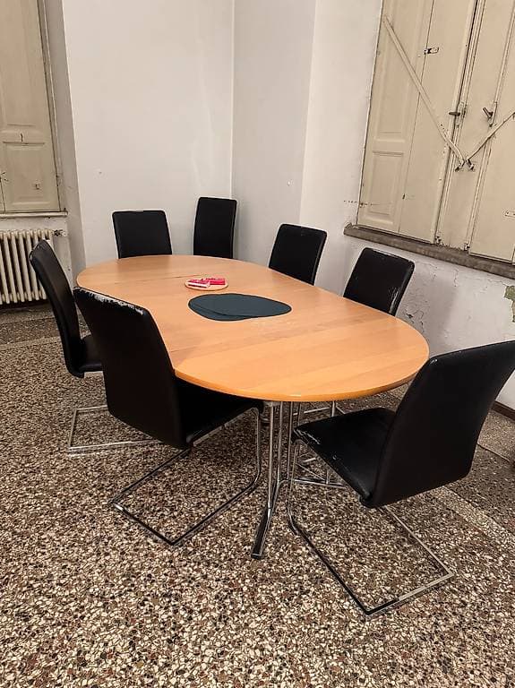 Tavolo allungabile e 8 sedie