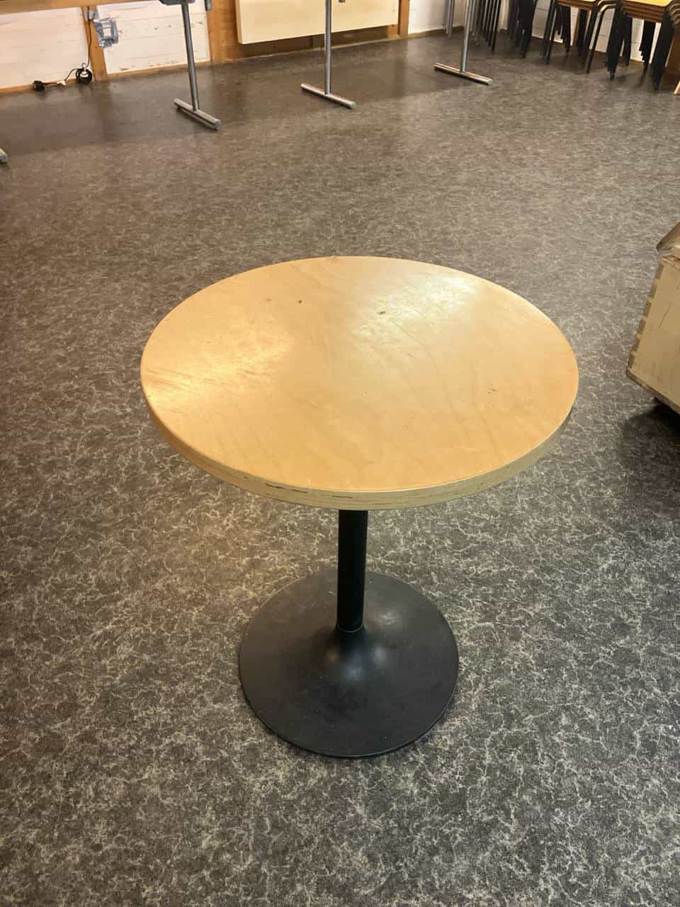Runder Holztisch