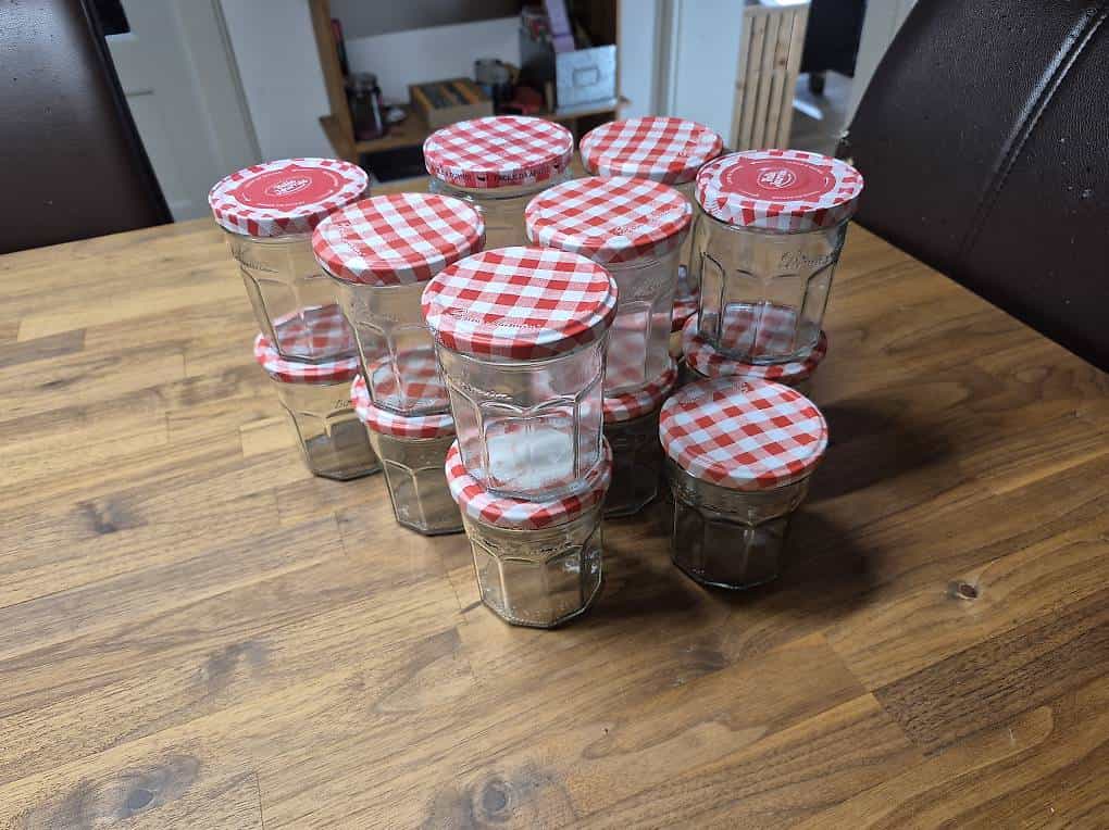 Pots de confiture avec couvercle contenance 370 gr.