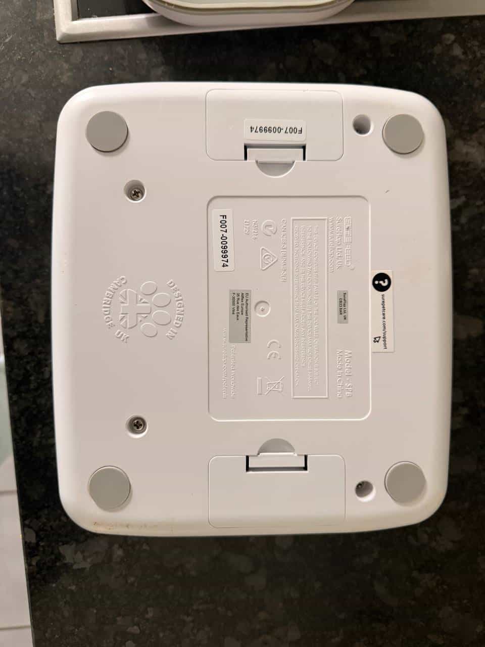 Automatischer Futterspender für Haustiere