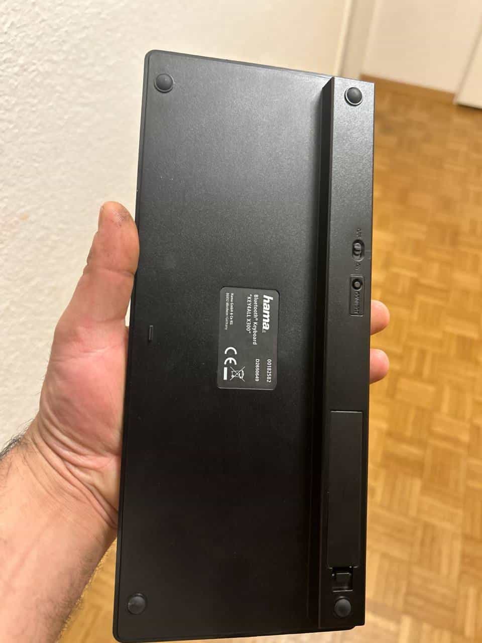 Hama Portable Wireless Keyboard und Tablet-Ständer