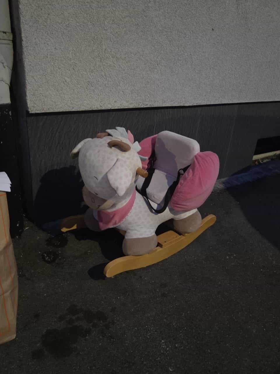 Schaukelpferd zu verschenken